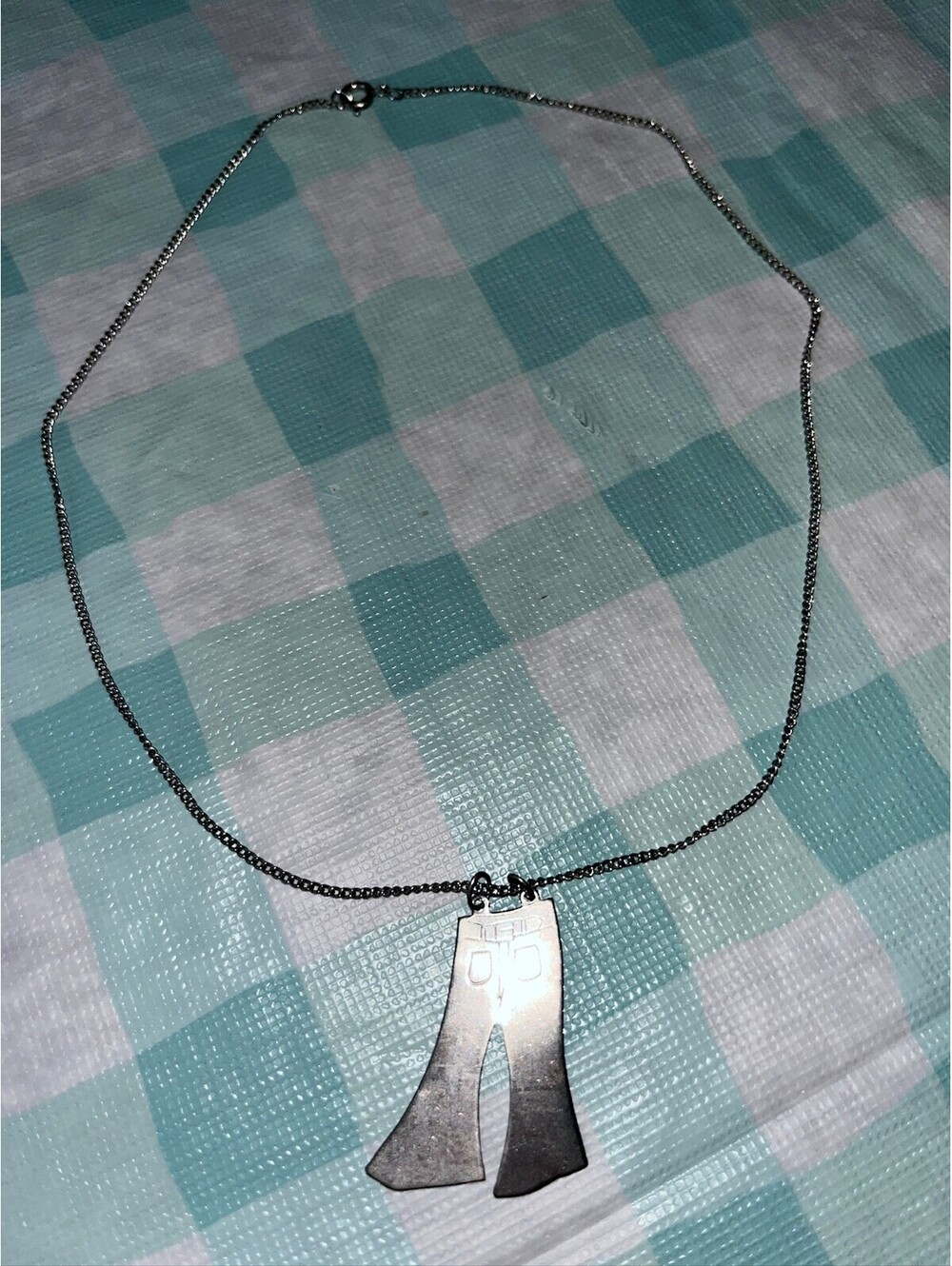Silver Tone Pendant Necklace